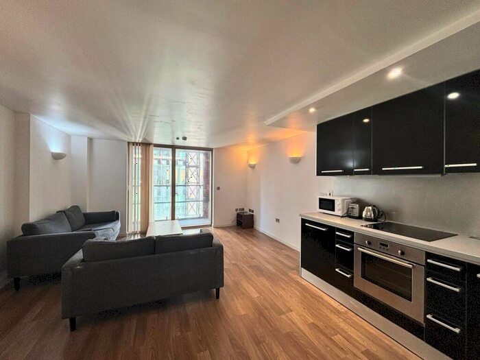 2 Bedroom Flat To Rent In West Point, Wellington Street, Leeds, West Yorkshire, LS1