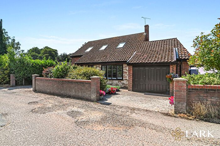 4 Bedroom Chalet For Sale In Westerfield, Ipswich, IP6
