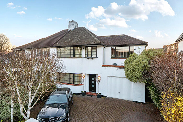 4 Bedroom House For Sale In Broad Walk, Kidbrooke, SE3
