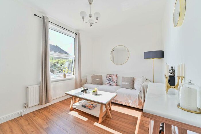 3 Bedroom Terraced House To Rent In Ivorydown, Bromley, BR1