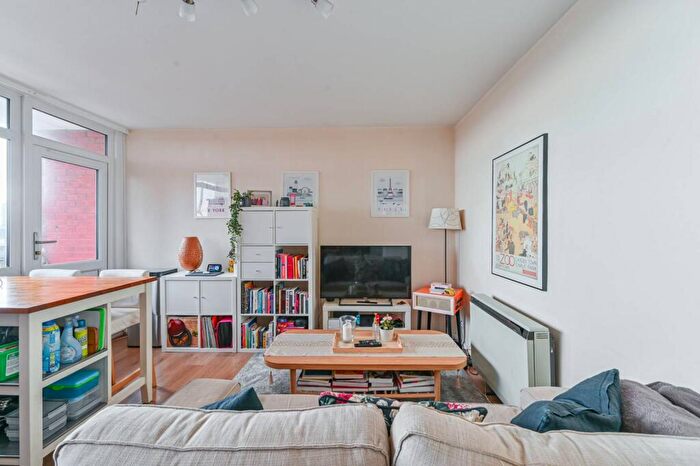 2 Bedroom Flat For Sale In Lewisham Road, Lewisham, London, SE13