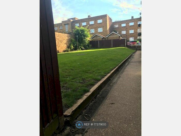 3 Bedroom Flat To Rent In Brixton, London, SW2