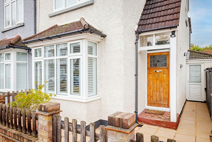 3 Bedroom Semi Detached House For Sale In Woodside Court Road, Croydon, CR0