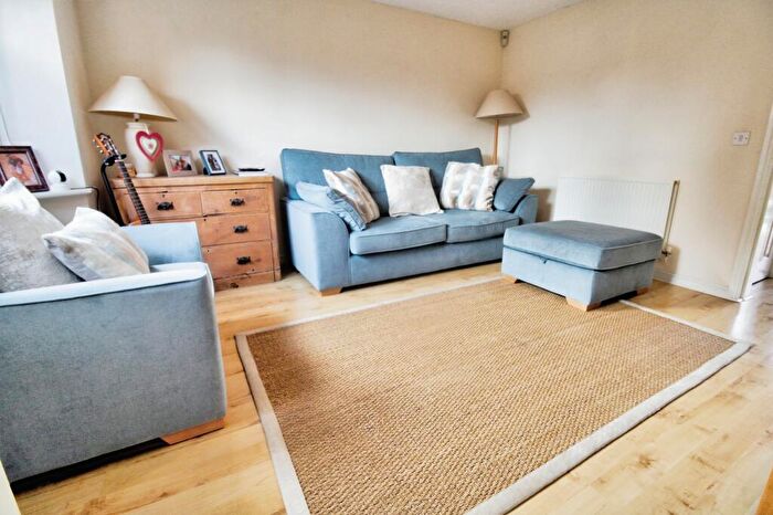 3 Bedroom End Of Terrace House For Sale In Brindles Close, Buckingham, MK18