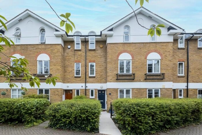 5 Bedroom Flat To Rent In St. Josephs Vale, London, SE3