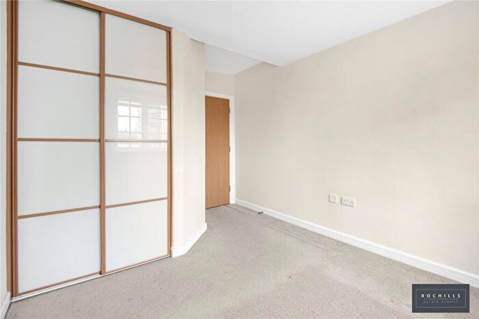 1 Bedroom Apartment For Sale In Strata Court, Bridge Street, Walton-on-Thames, Surrey, KT12