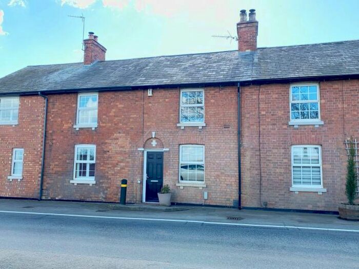 2 Bedroom Cottage For Sale In Kislingbury Road, Rothersthorpe, Northampton, NN7