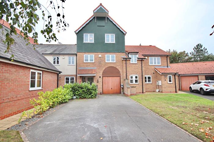 3 Bedroom Town House For Sale In Park Lane, Burton Waters, LN1