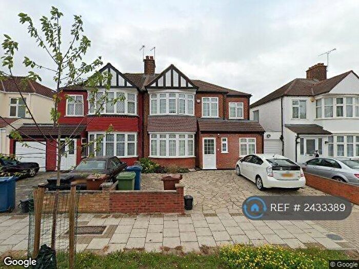3 Bedroom Flat To Rent In Hillbury Avenue, Harrow, HA3