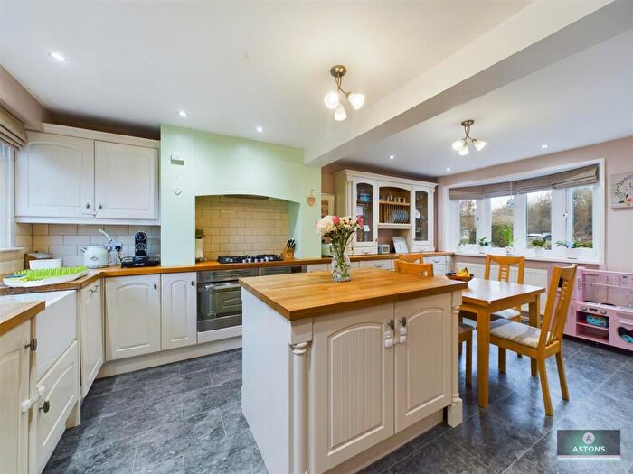 3 Bedroom Terraced House For Sale In Brighton Road, Southgate, RH10