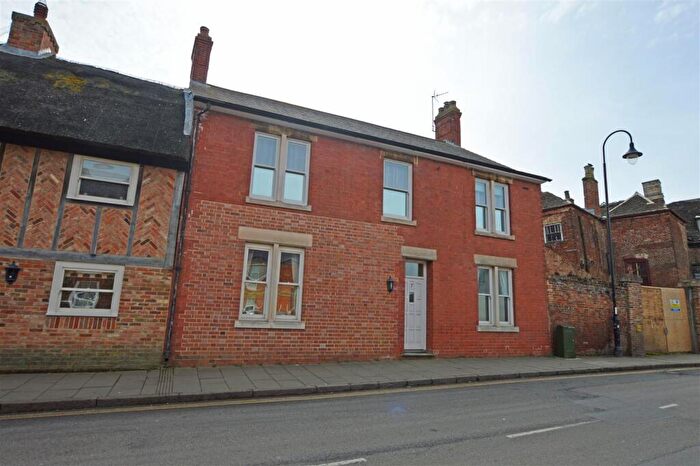 4 Bedroom Link Detached House For Sale In East Street, Crowland, Peterborough, PE6