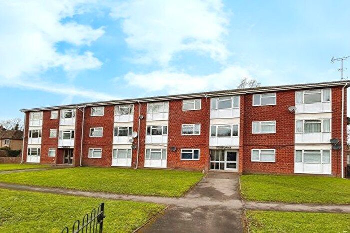2 Bedroom Flat To Rent In Weydon Lane, Farnham, GU9