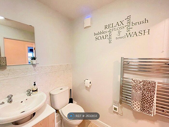 2 Bedroom Flat To Rent In Adlington Place, Poynton, Stockport, SK12