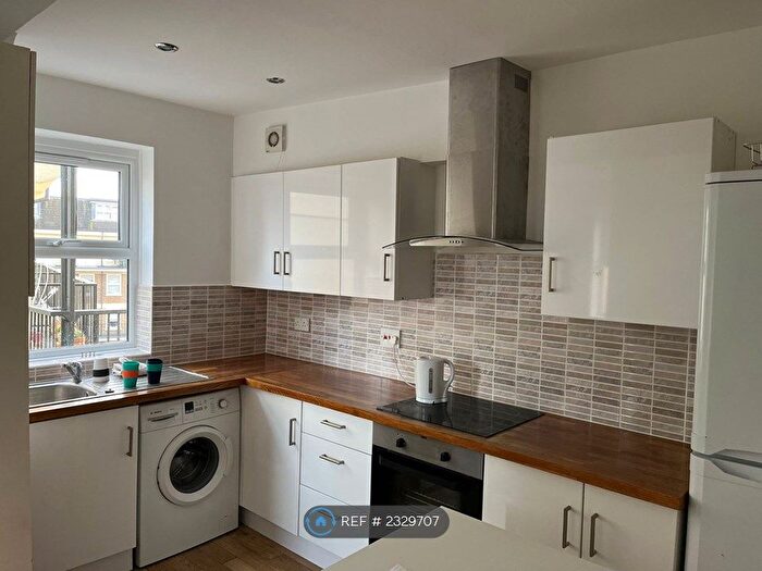 2 Bedroom Flat To Rent In Riverside Mansions, London, E1W