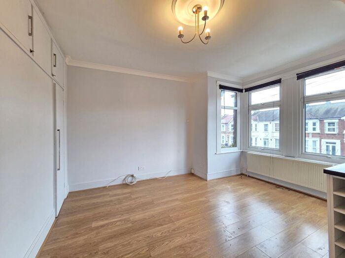 Studio For Sale In Kensington Garden, IG1