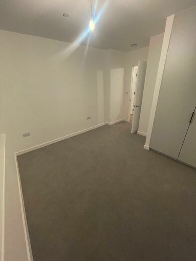 3 Bedroom Flat To Rent In Mast Street, IG11