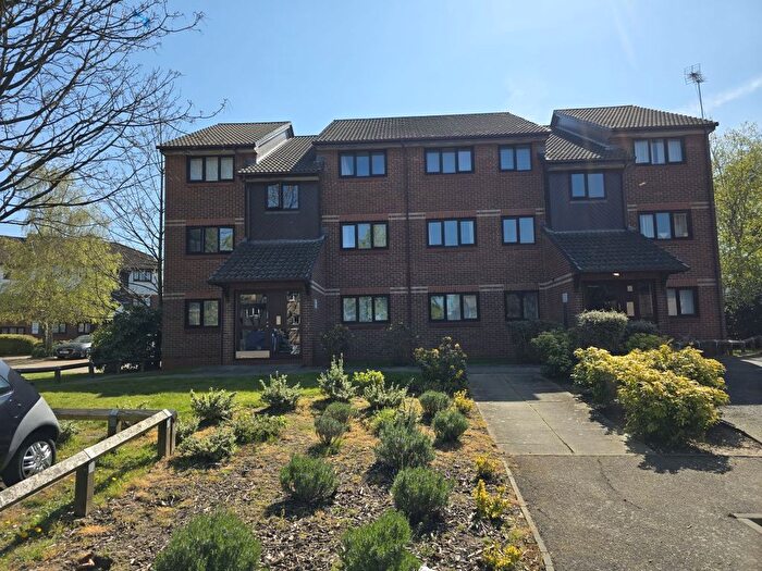 1 Bedroom Flat To Rent In Godolphin Close, Palmers Green, N13