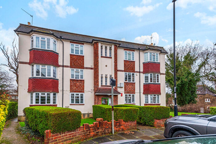 2 Bedroom Flat To Rent In Amblecote Close, London, SE12