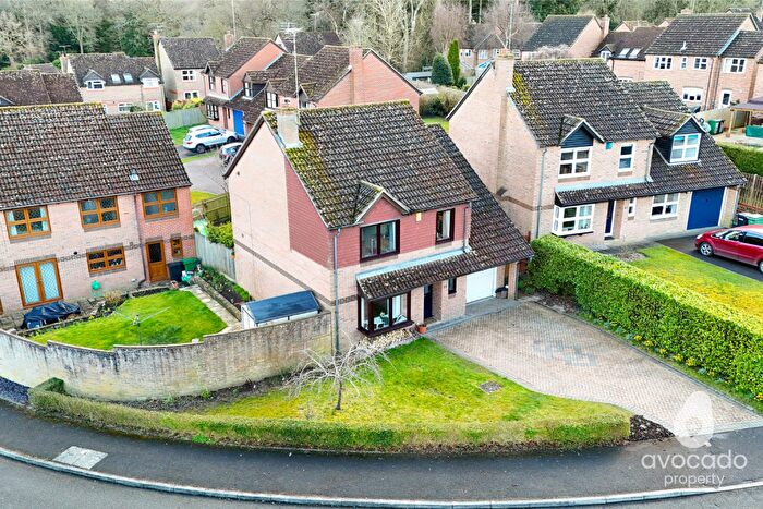 4 Bedroom Detached House For Sale In Tarragon Way, Burghfield Common, RG7