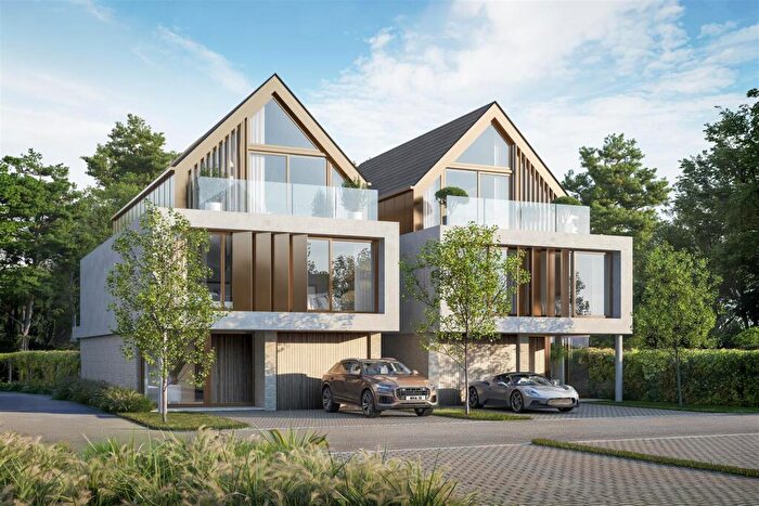 4 Bedroom Detached House For Sale In Wharncliffe Road, Highcliffe, BH23