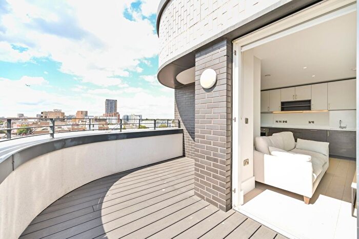 2 Bedroom Flat To Rent In Charter Place, Hounslow, TW3