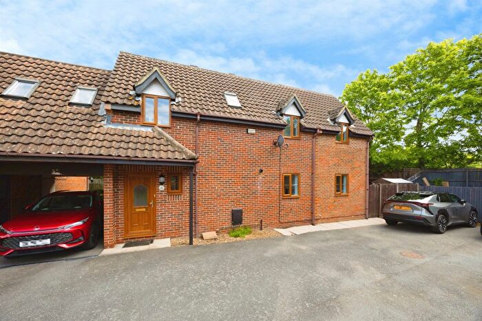 3 Bedroom Link Detached House For Sale In Almond Close, Ashford, TN25