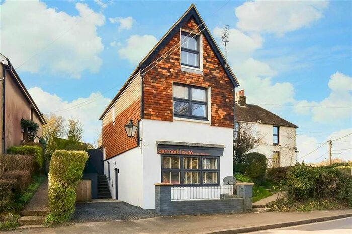 3 Bedroom Detached House For Sale In High Street, Elham, Kent, CT4