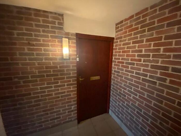 2 Bedroom Flat To Rent In Flockton Avenue, Bradford, West Yorkshire, BD4