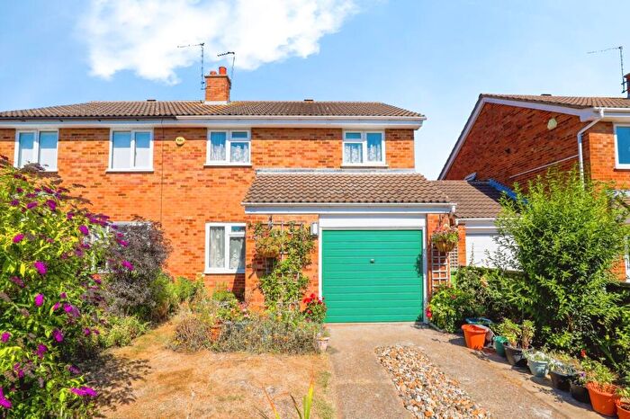 3 Bedroom Semi Detached House For Sale In Richmond Drive, Sittingbourne, Kent, ME10
