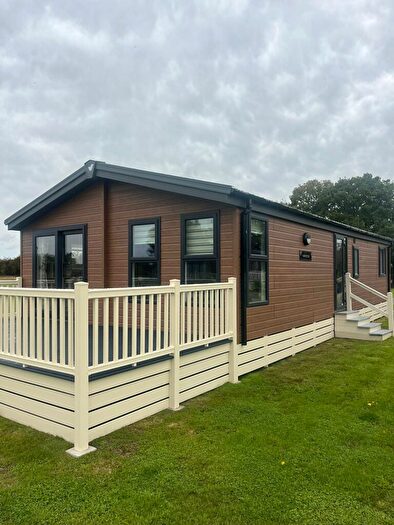 2 Bedroom Caravan For Sale In Gilberdyke, East Riding Of Yorkshire, HU15