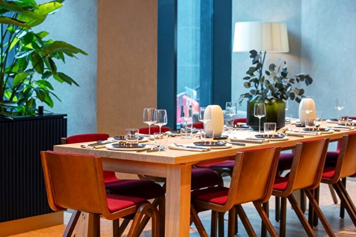 2 Bedroom Apartment To Rent In The Octagon, Birmingham, B3