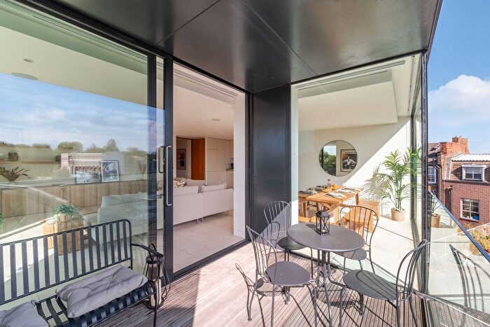 2 Bedroom Flat To Rent In Latitude House, Oval Road, London, NW1