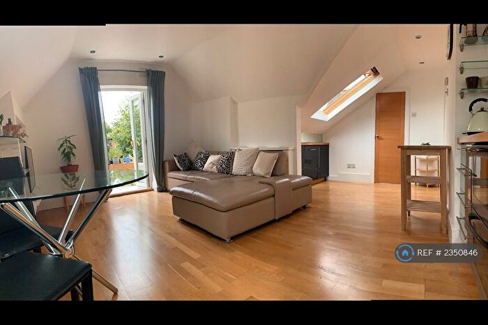 2 Bedroom Flat To Rent In Balham, London, SW12