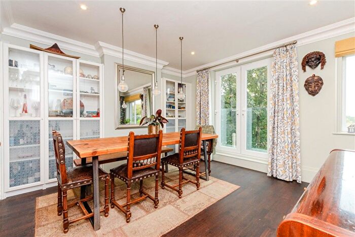 3 Bedroom End Terrace House For Sale In Seal Road, Sevenoaks, Kent, TN14