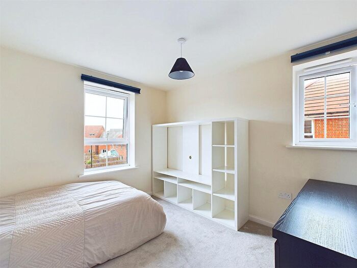 2 Bedroom Flat For Sale In Tawny Grove, Coventry, CV4