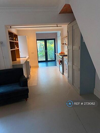 4 Bedroom Semi-Detached House To Rent In Wantage Road, Reading, RG30