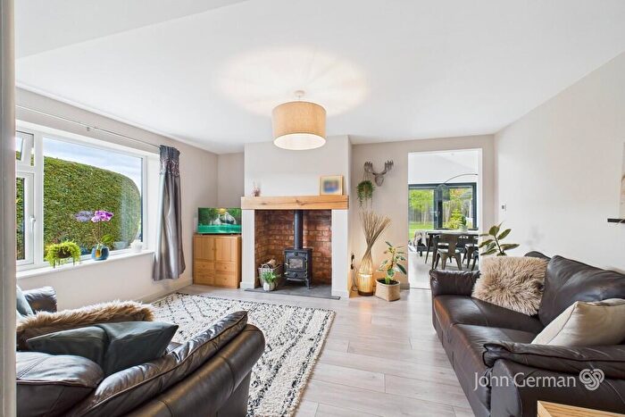 3 Bedroom Detached Bungalow For Sale In Yew Tree Road, Rosliston, DE12