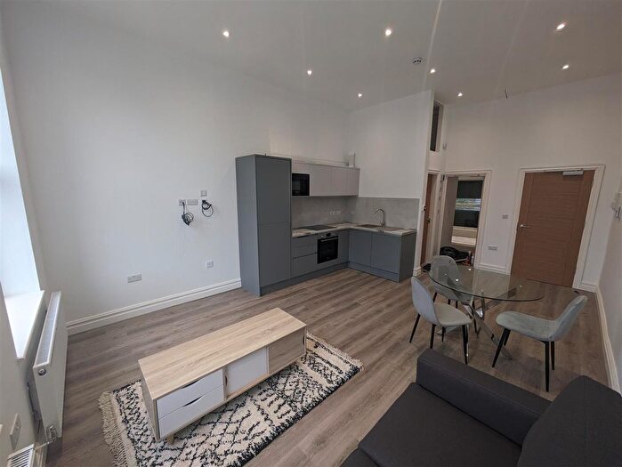 1 Bedroom Flat To Rent In Wilmslow Road, Withington, Manchester, M20