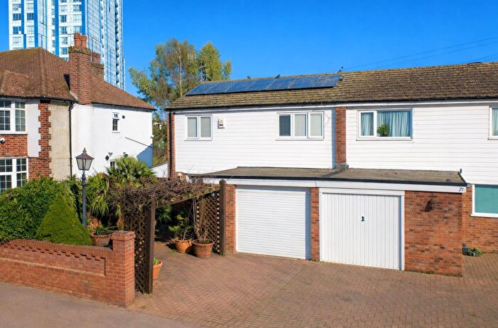 3 Bedroom Semi Detached House For Sale In Park Road, Boxmoor, Hemel Hempstead, HP1