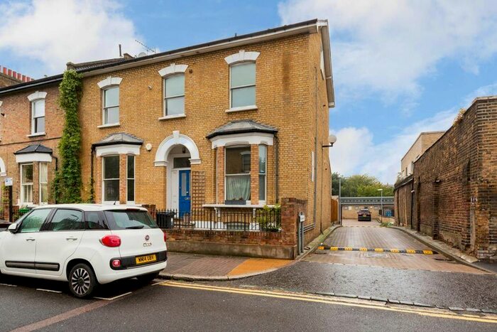 1 Bedroom Flat To Rent In Goulton Road, London, E5