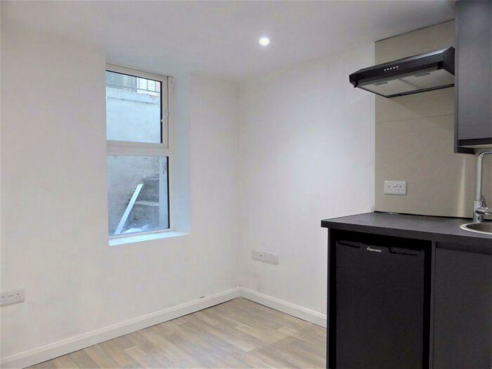 Studio To Rent In Middle Street -, P11