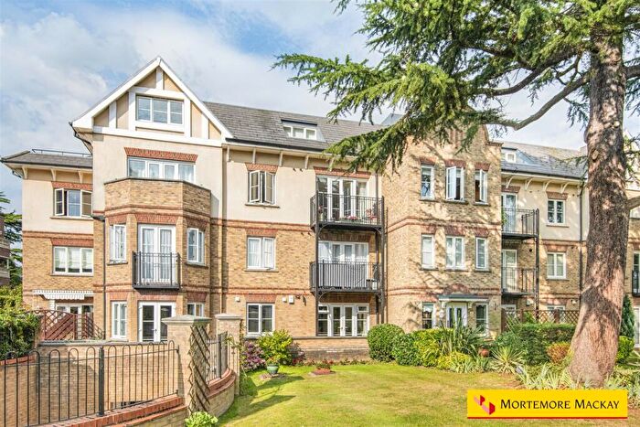 2 Bedroom Apartment For Sale In Village Road, Enfield, EN1