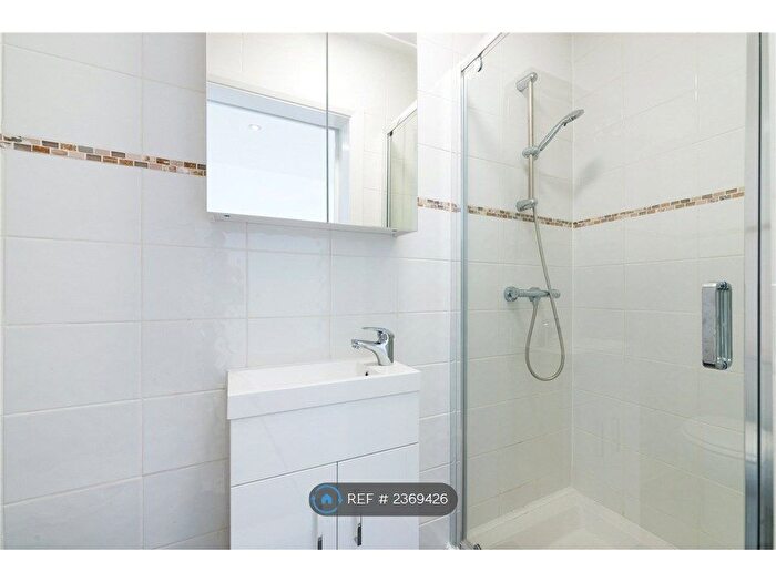 1 Bedroom Flat To Rent In New Cross Road, London, SE14