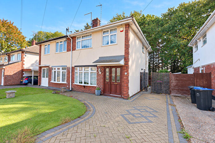 3 Bedroom Semi-Detached House For Sale In Ringwood Drive, Leigh-on-sea, SS9