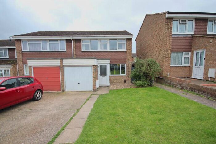 3 Bedroom House To Rent In Milton Close, Royston, SG8