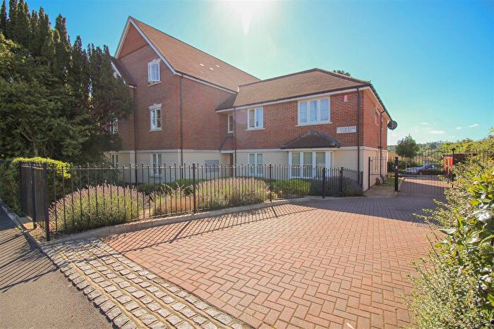 2 Bedroom Flat For Sale In Hale Road, Farnham, GU9
