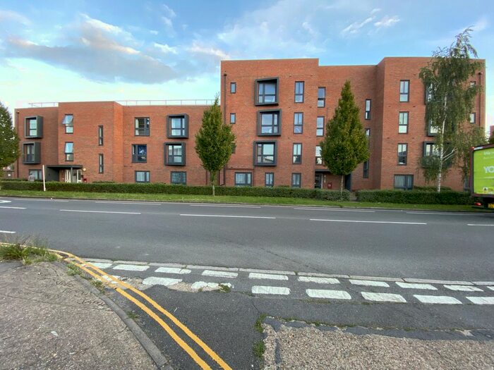2 Bedroom Flat To Rent In Sutton Hall Road, Hounslow, Greater London, TW5