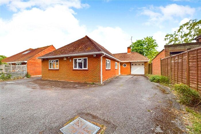 3 Bedroom Bungalow To Rent In Halls Road, Tilehurst, Reading, Berkshire, RG30