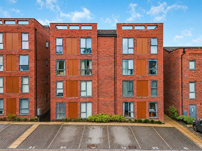 2 Bedroom Flat For Sale In Carnforth Avenue, Wakefield, WF1