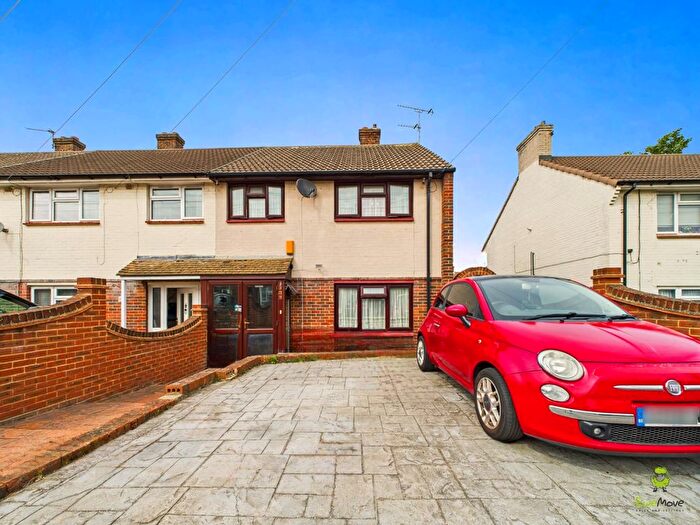 3 Bedroom End Of Terrace House For Sale In Kirby Road, Dartford, DA2